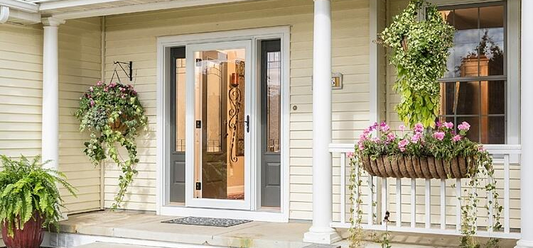 screen door installation in Rio del Mar